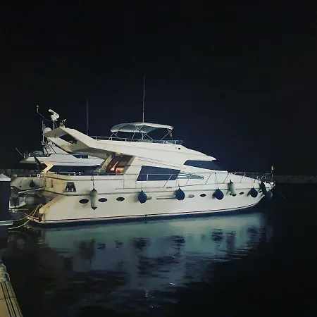 Botel Luna