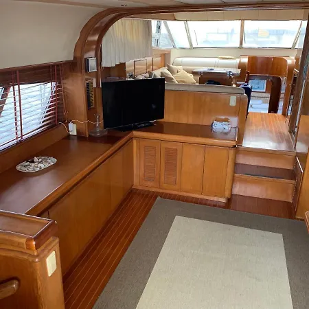 Botel Luna *